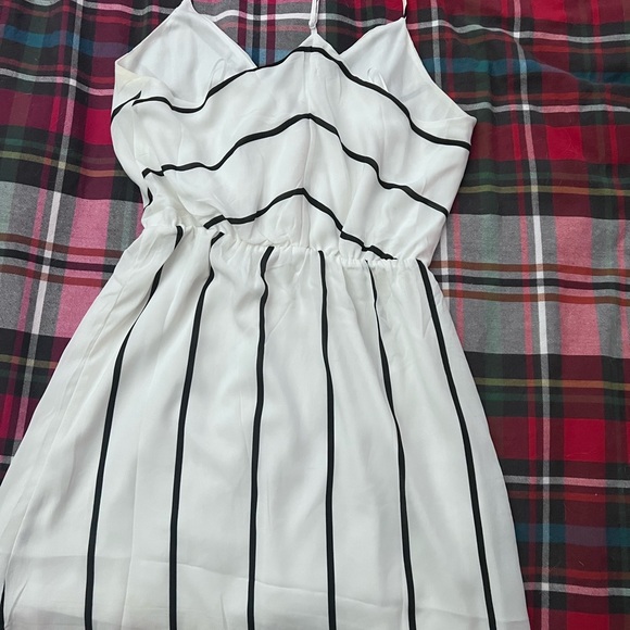 Black & white small women’s dress - Picture 2 of 2